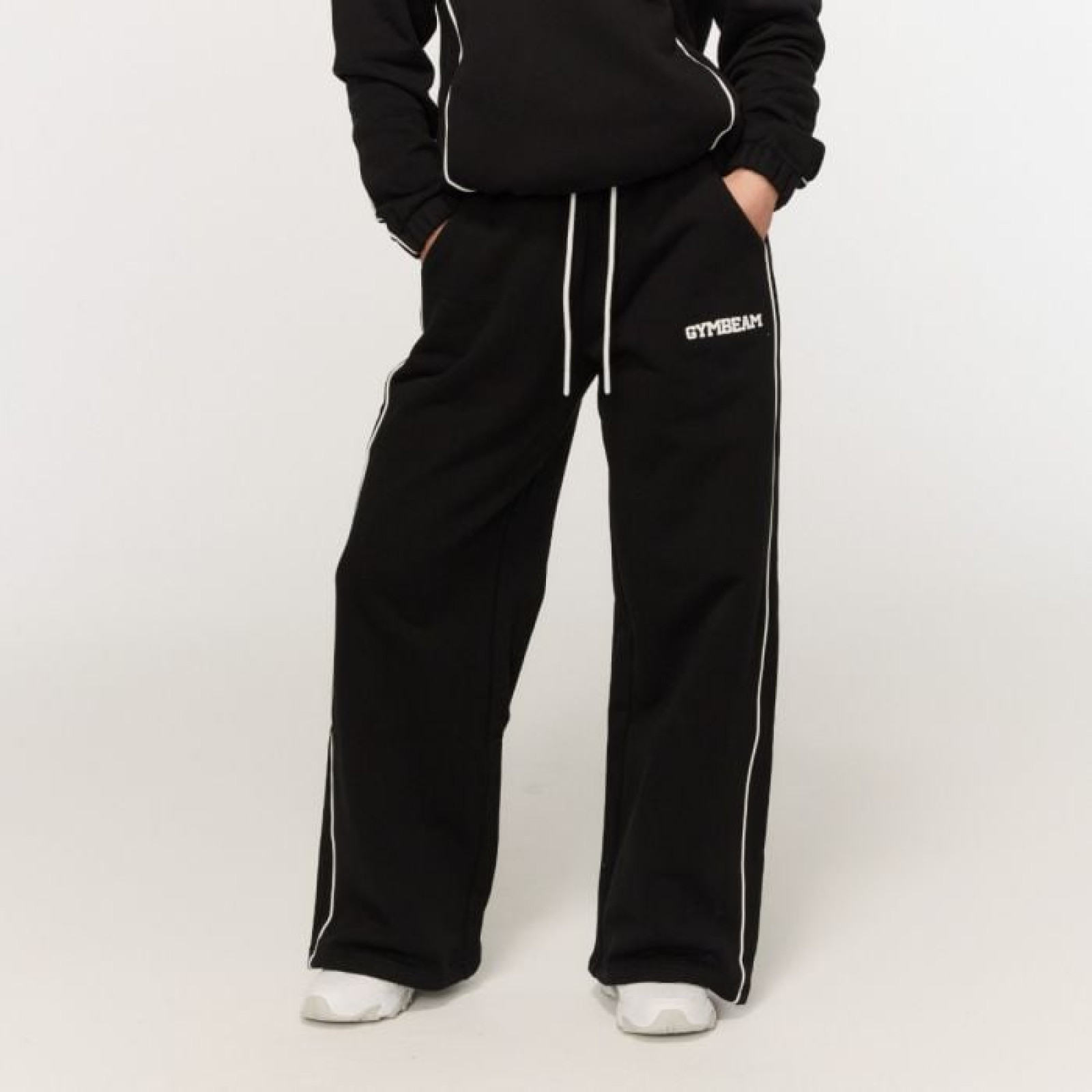 GymBeam Dámske tepláky Varsity Black XS · záber 1