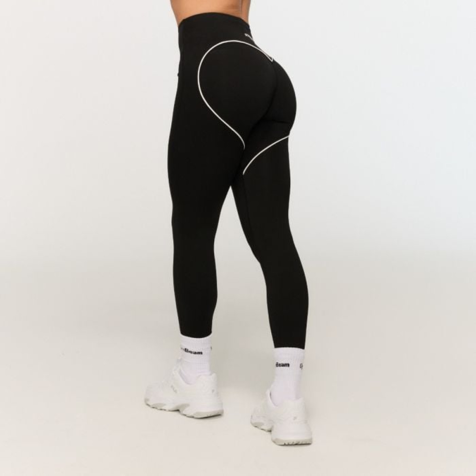 GymBeam Dámske legíny Varsity Black M · záber 1
