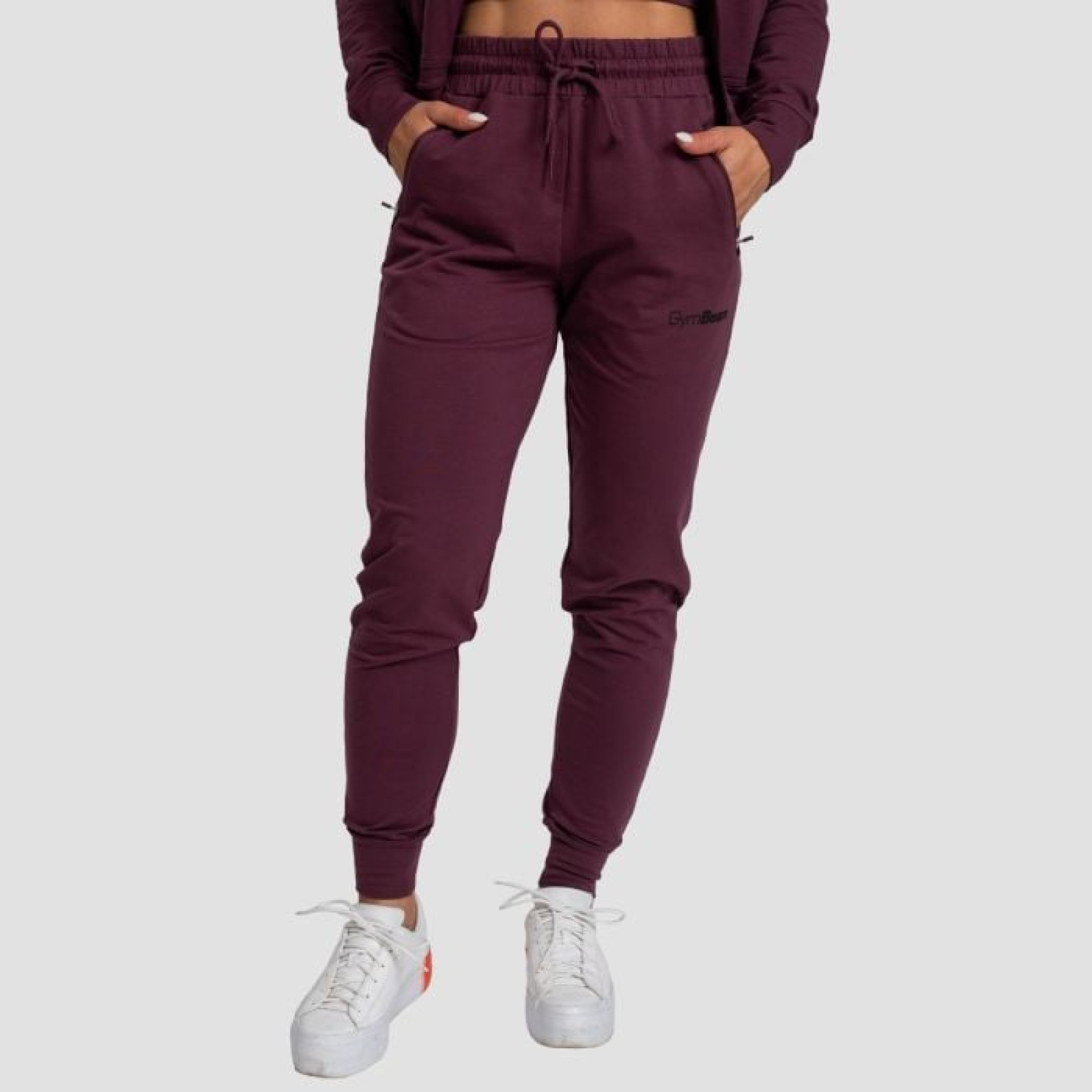GymBeam Dámske tepláky TRN Eggplant MM · záber 1