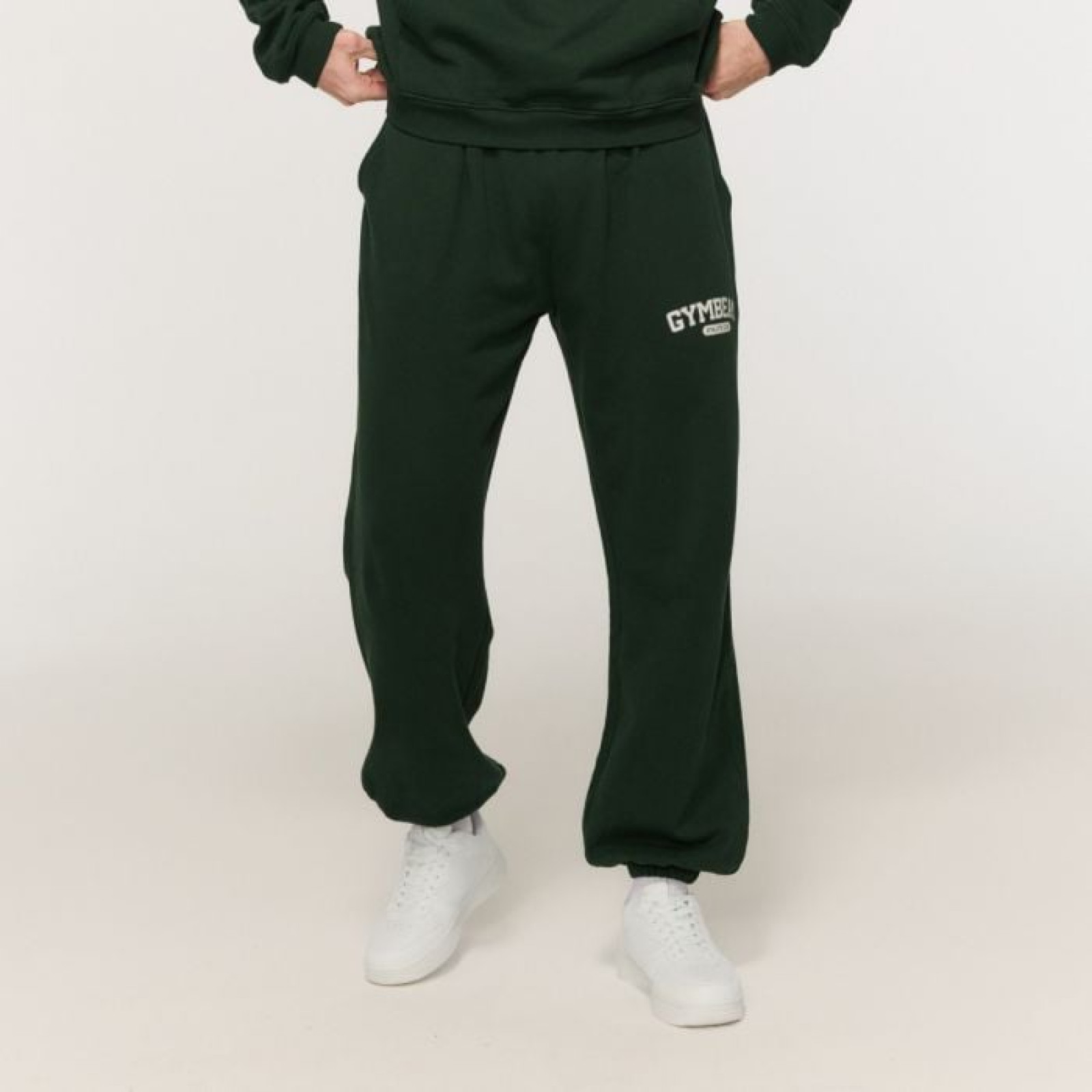 GymBeam Tepláky Varsity Green M · záber 1