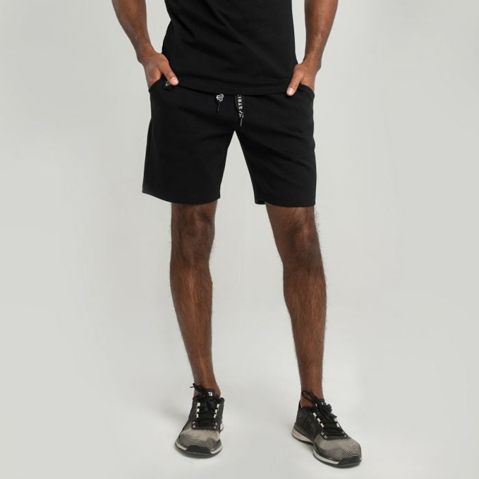STRIX Šortky Essential Black M · záber 1