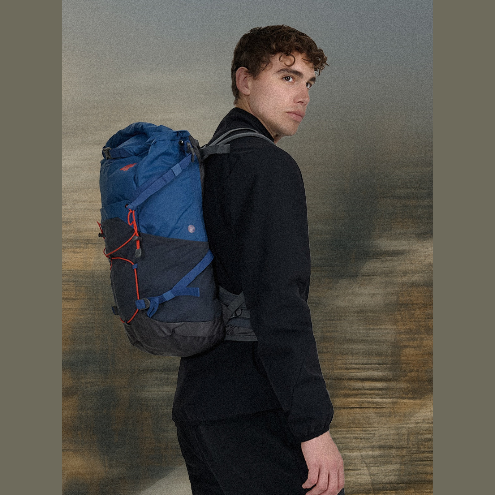 Trekingový batoh (30 L) - tmavomodrý · záber 1