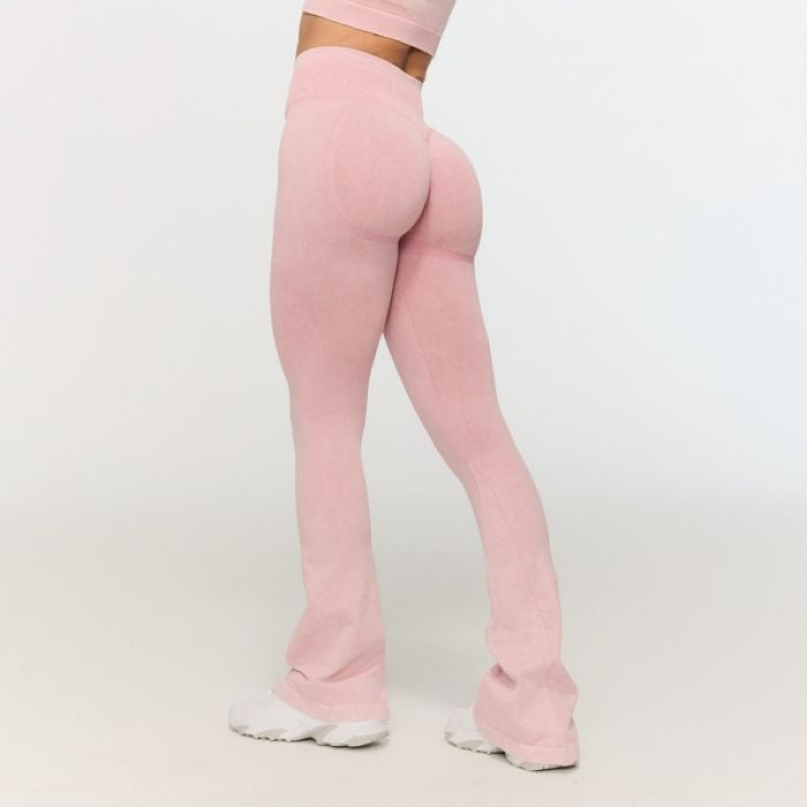 GymBeam Dámske bezšvové nohavice Fierce Baby Pink L · záber 1