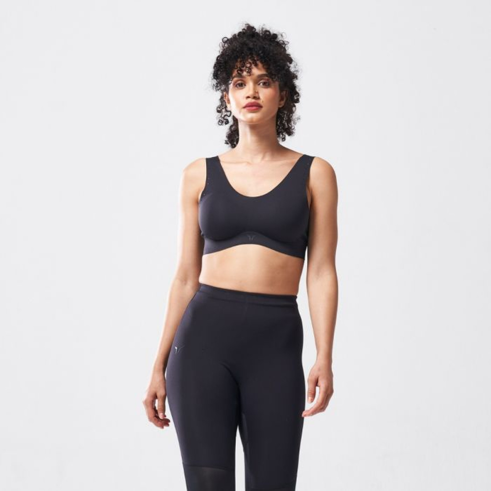SQUATWOLF Športová podprsenka Free Cut Mid-Support Black XS · záber 1