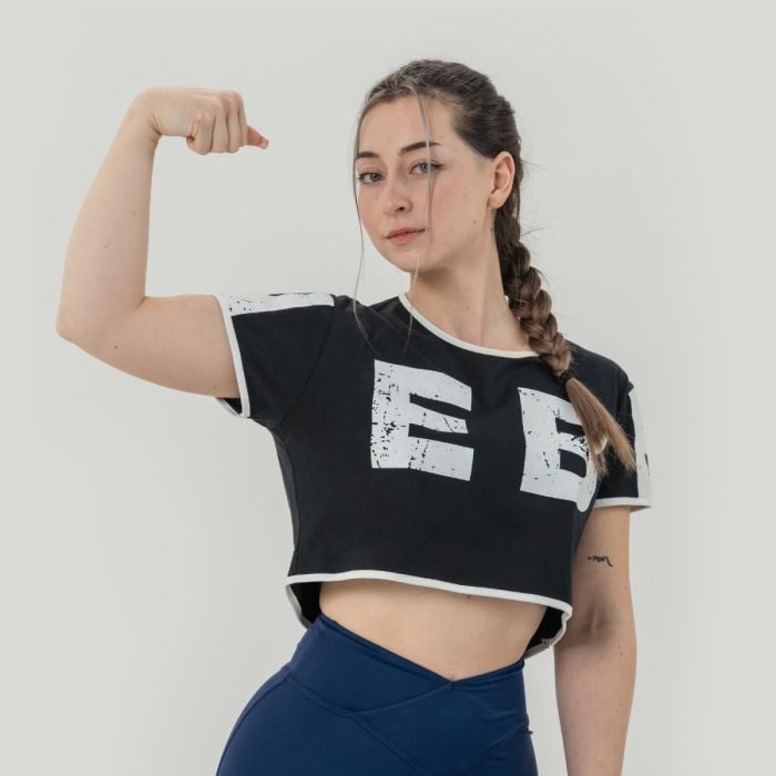 NEBBIA Dámske tričko Oversized Crop Top Game On Black MM · záber 1