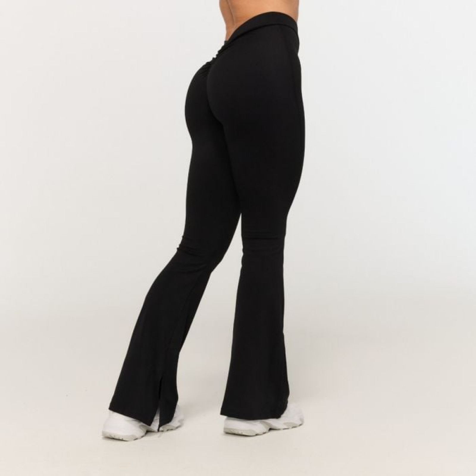 GymBeam Dámske V-back nohavice Fierce Black XL · záber 1