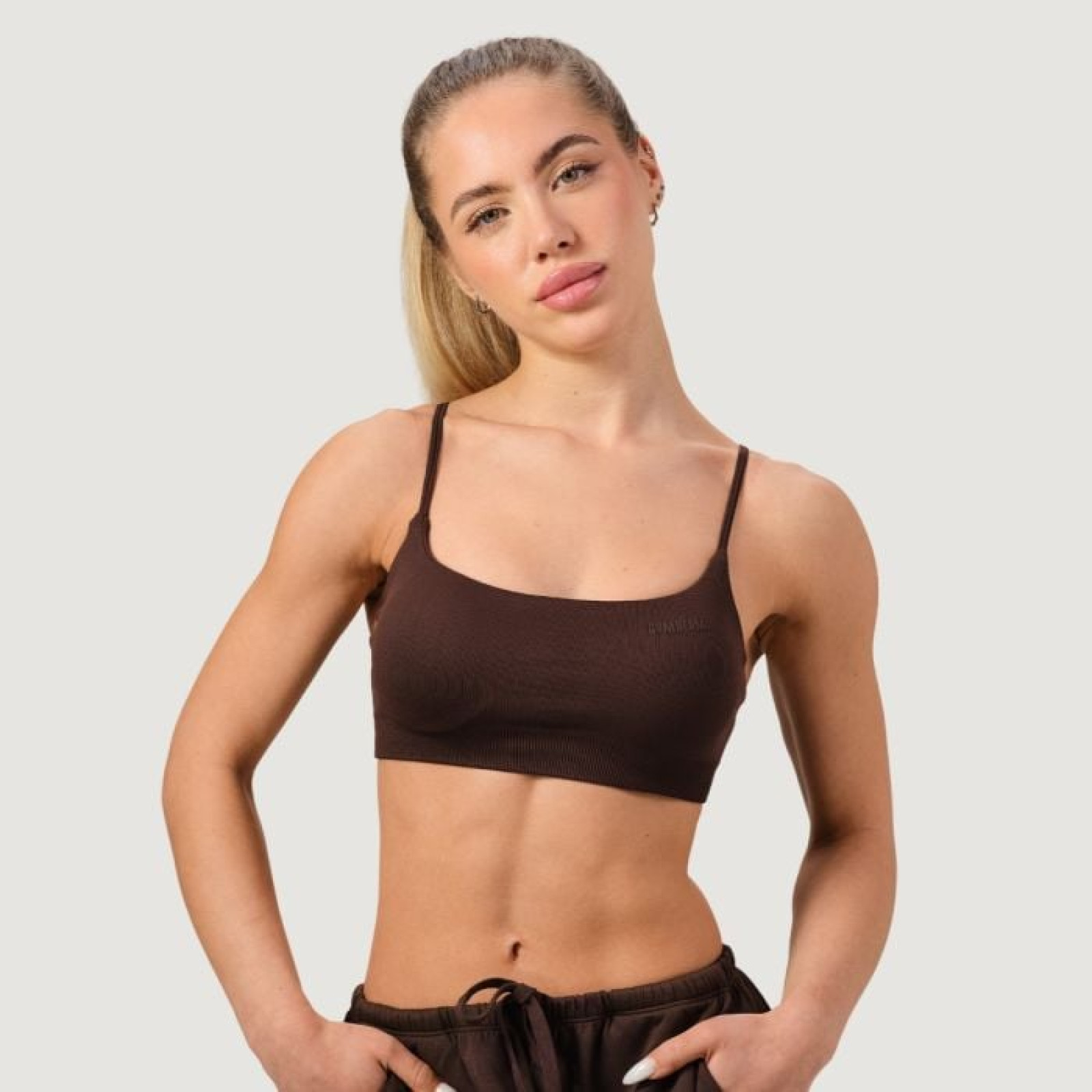 GymBeam Bezšvová športová podprsenka NEO Mocha L · záber 1