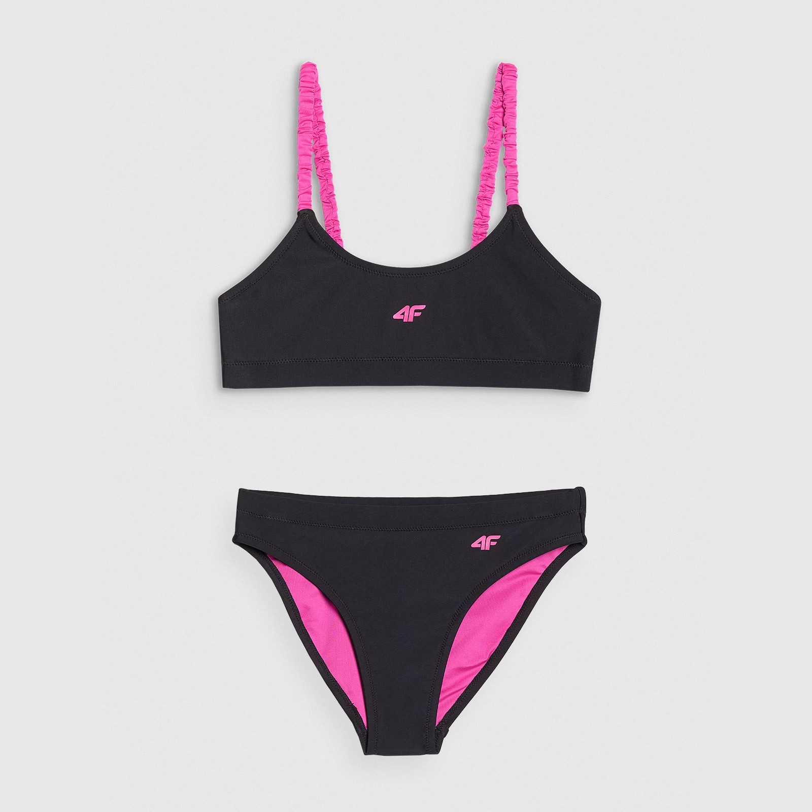 BIKINY · záber 1