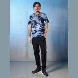 T-shirt regular s potlačou pánsky - tmavomodrý · záber 2