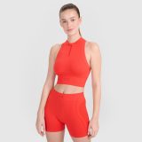 Dámsky rýchloschnúci tréningový slim crop top - červený · záber 3