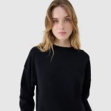 MIKINA · záber 2