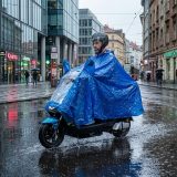 inSPORTline Pláštenka na elektrický vozík · záber 2