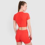 Dámsky rýchloschnúci tréningový slim crop top - červený · záber 2