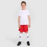 Detské športové šortky 4F JUNIOR x Robert Lewandowski - červené · záber 2