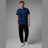 T-shirt regular s potlačou pánsky 4F x Robert Lewandowski - tmavomodrý · záber 2