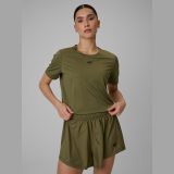 Crop top tréningový slim rýchloschnúci dámsky - olivový · záber 1