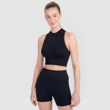 Dámsky rýchloschnúci tréningový slim crop top - čierny · záber 1