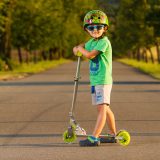 Kolobežka WORKER Racer Urban Boy so svietiacimi kolieskami · záber 4